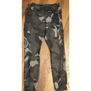 ATHLETA EUC Camo Contender 7/8 Leggings Black Gray Sz SMALL 283284-00 Zip Pocket